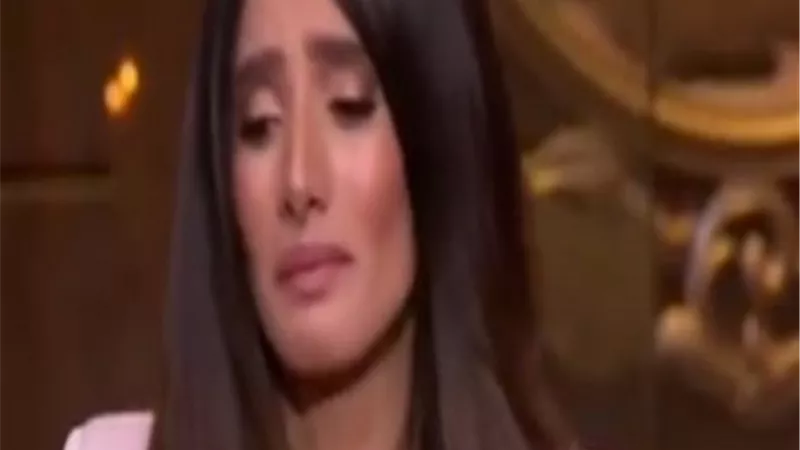 قلبي مات وضهري اتكسر.. زينة تحيي ذكري رحيل والدها بكلمات مؤثرة