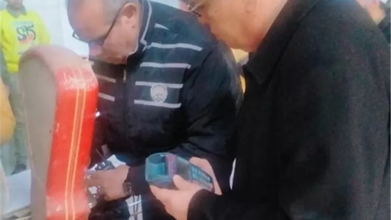 محافظ الشرقية يراجع وزن الخبز داخل المخابز