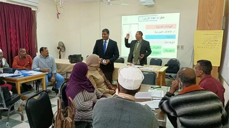 الديب يتابع تدريب معلمى اللغة العربية بالمنطقة الأزهرية فى البحرالأحمر.. بالصور