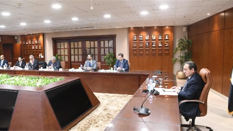 وزير البترول يبحث آخر مستجدات التحول الرقمي للطاقة مع وفد 