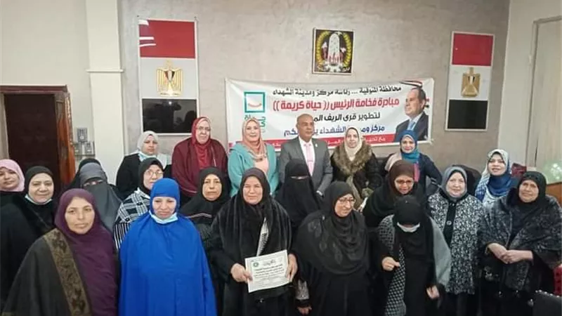 احتفالا بعيد الأم .. رئيس مدينة الشهداء يكرم الأمهات المثاليات
