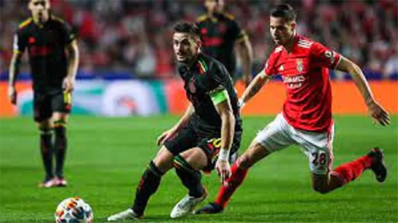 أياكس وبنفيكا فى إياب دورى الأبطال.. الموعد والقنوات الناقلة للمباراة