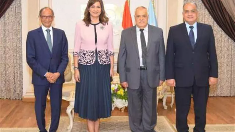 وزيرة الهجرة تشيد بجهود الدكتور مهندس هاني عازر في الإعداد لمؤتمر 