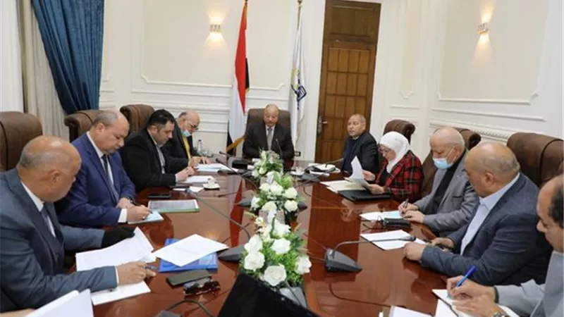 خط ساخن لتلقى شكاوى المواطنين الخاصة بالأسعار لإتخاذ الإجراءات ضد المخالفين