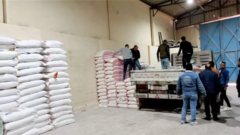 الجيزة : غلق وتشميع مخزن بحوزته ٢٠ طن دقيق بقصد احتكارها بالطالبية