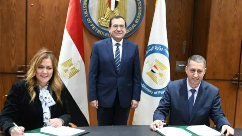 الملا يشهد توقيع مذكرة تفاهم بين 