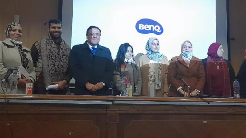 مستشفى بهية توعى طلاب ألسن عين شمس بمرض سرطان الثدي