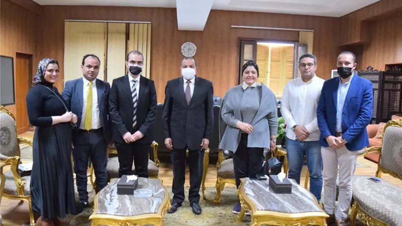 رئيس جامعة بني سويف يوقع بروتوكول تعاون مع مصنع للأدوية في مجال التدريب