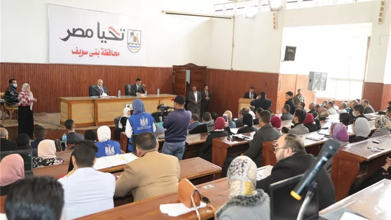 محافظ بنى سويف يوجه بتشكيل لجنة لمتابعة تنفيذ طلبات الإحاطة والبيانات العاجلة لبرلمان الشباب