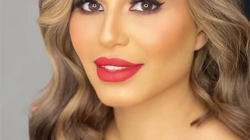 ملامح هادئة .. منة فضالي تبهر متابعيها بمكياج ناعم