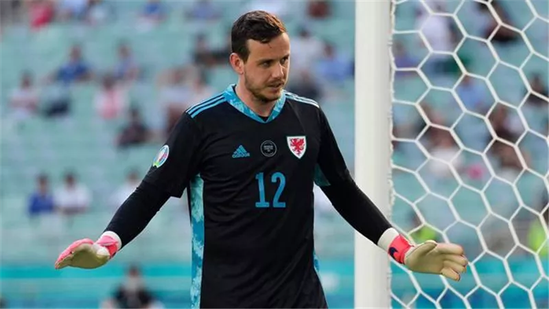 حارس ليستر سيتى يغيب عن منتخب بلاده بالمرحلة الحاسمة من تصفيات المونديال