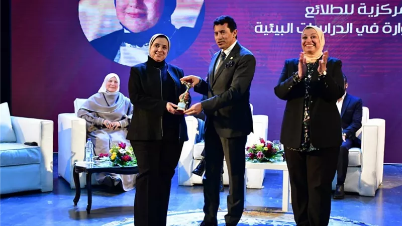 وزير الشباب : القيادة السياسية تؤمن بمكانة ودور المرأة المصرية في تشكيل وعى الأمة وبناء المجتمع