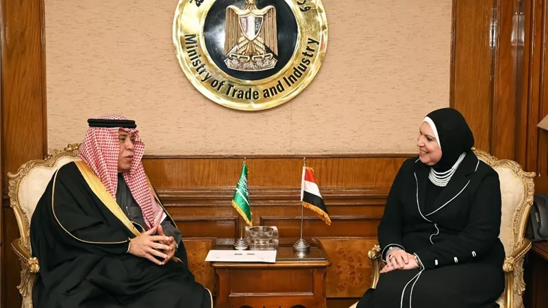 وزيرة التجارة تبحث التعاون مع نظيرها السعودى