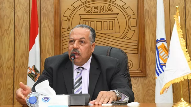 رصد المخالفات.. إزالة فورية للتعديات.. تسليم العقود للجادين بقنا