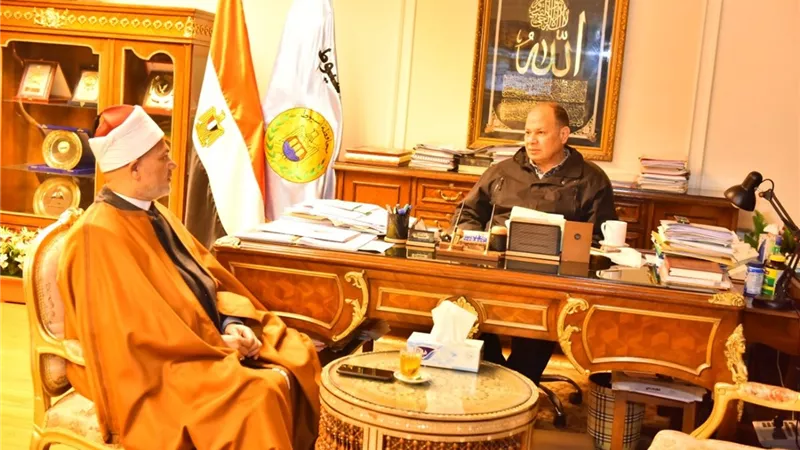 محافظ أسيوط يلتقى وكيل وزارة الاوقاف ويعلن افتتاح 178 مسجداً بتكلفة 200 مليون جنيه خلال عامين