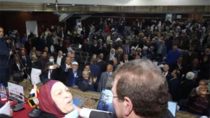 بعد إعلانه فائض مليار و70 مليون جنيه.. مظاهرة فى حب ووداع هاني ضاحي