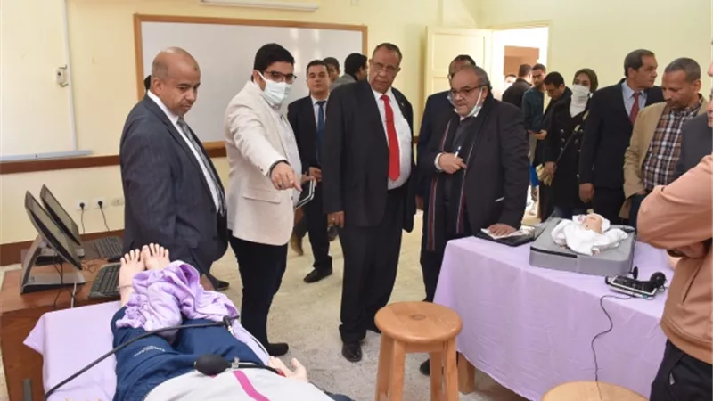 لجنة المتابعة بالقطاع الطبي بالأعلى للجامعات تتفقد كلية الطب بالأقصر