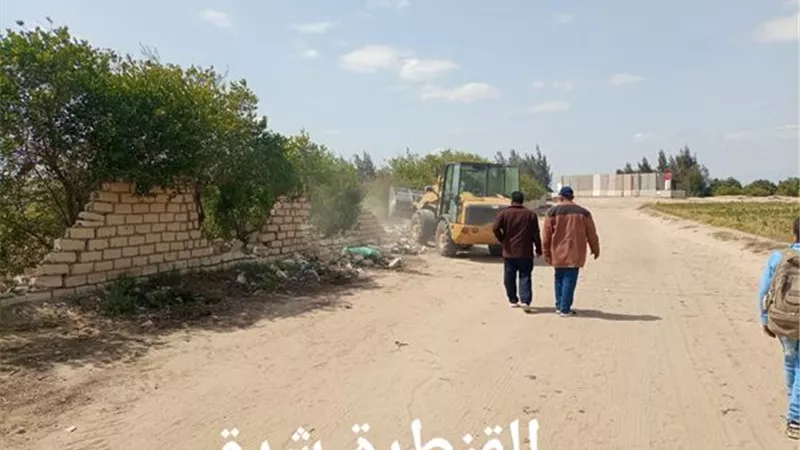 إزالة 25 حالة تعد بالقنطرة شرق في الإسماعيلية ..صور