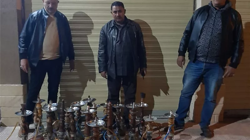 إغلاق ١٢ مقهى تقدم الشيشة للزبائن بدمياط..صور