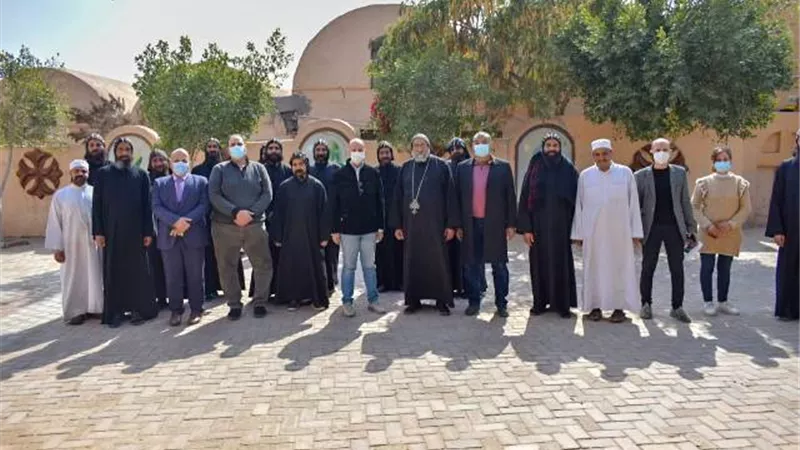 مسعود يتابع تطعيم الآباء الرهبان بجرعة لقاح كورونا التنشيطية