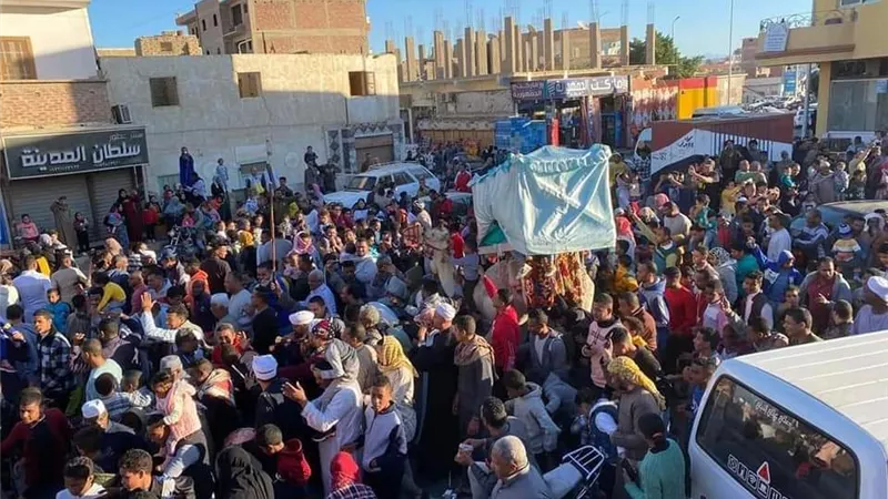 القصير تحتفل بليلة النصف من شعبان بالتحطيب .. صور