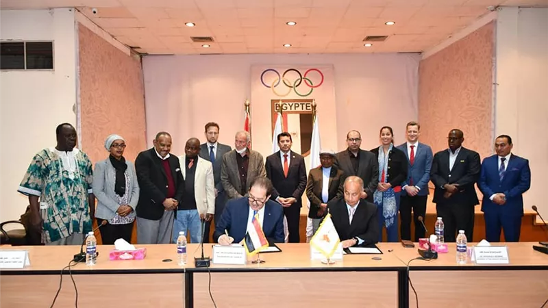 وزير الرياضة يشهد توقيع بروتوكول بين الاتحاد الدولى للسباحة واتحاد اللجان الأوليمبية الإفريقية