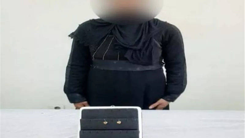 أمرأة لاتعرف الرحمة .. خنقت الطفلة حتى الموت ووضعت الجثة بكيس بلاستيك وألقتها فى القطار