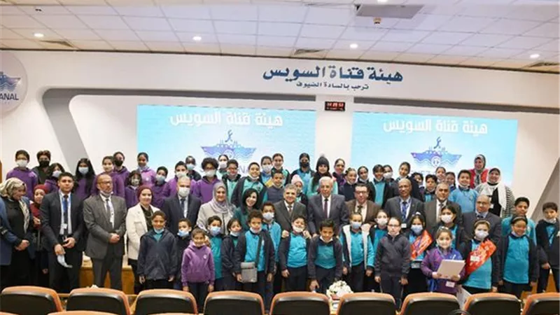 الفريق ربيع يكرم 58 طالبا فازوا بمسابقة 