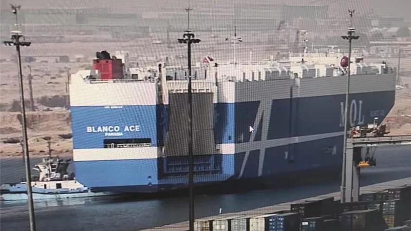 ميناء السخنة يستقبل السفينة BLANCO ACE بحمولة 1513 سيارة
