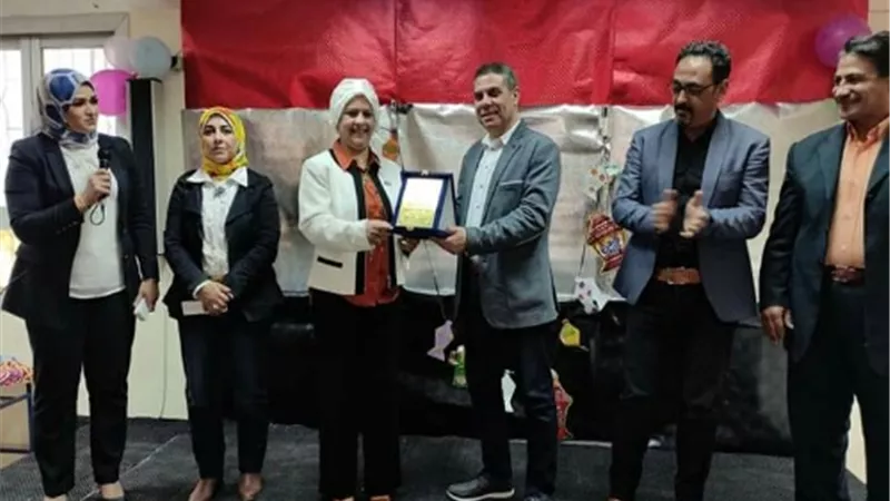 تكريم الام المثالية وابناء الشهداء ومدير ووكيل تعليم العبور.. صور