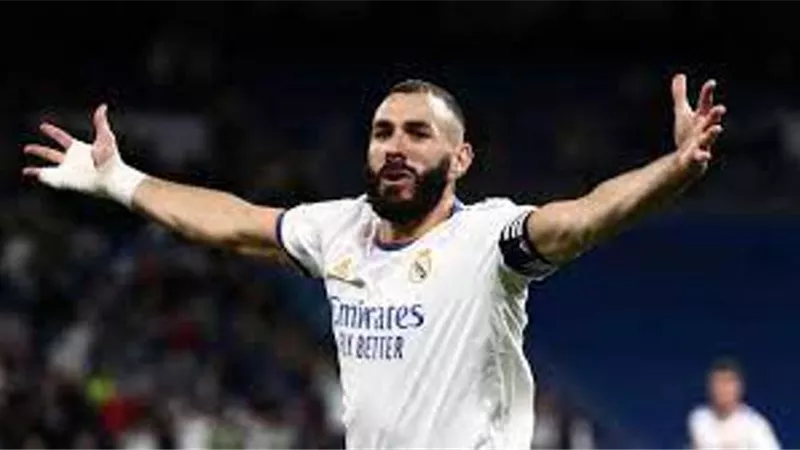 صدمة لجماهير ريال مدريد بشأن بنزيما قبل الكلاسيكو غدا