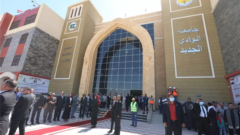 وزير التعليم العالي ومحافظ الوادي الجديد يفتتحان منشآت جديدة بجامعة الوادي الجديد