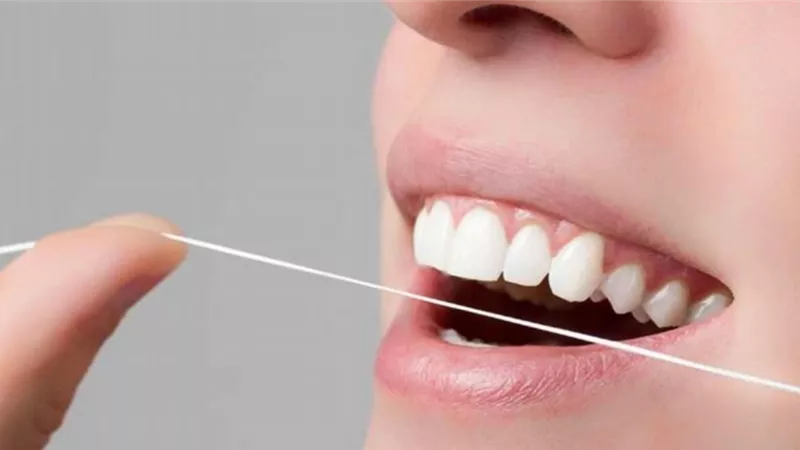 الصحة تحذر من استخدم الخِلة فى تنظيف الأسنان..انفوجراف