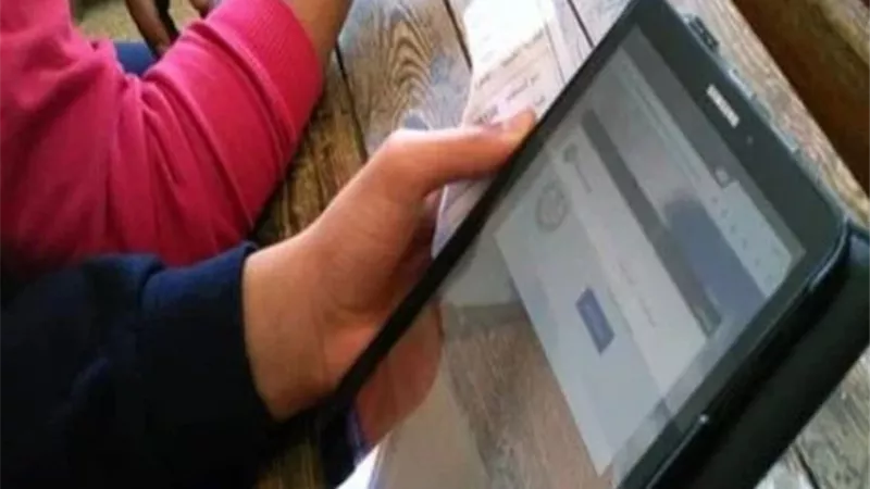 التدريب علي الاختبار بالتابلت لأولي ثانوي في اللغة الأجنبية الأولي.. غداً