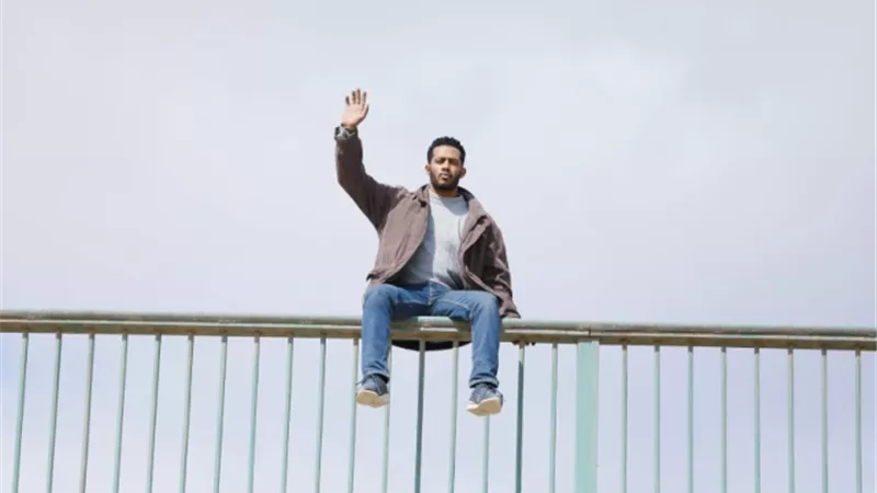 محمد رمضان من أعلى الكوبرى :
