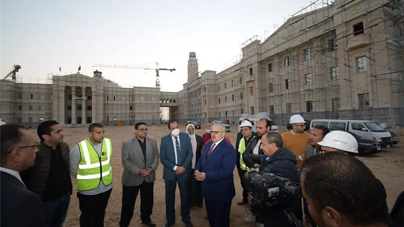 الخشت يتفقد الأعمال الإنشائية لجامعة القاهرة الدولية
