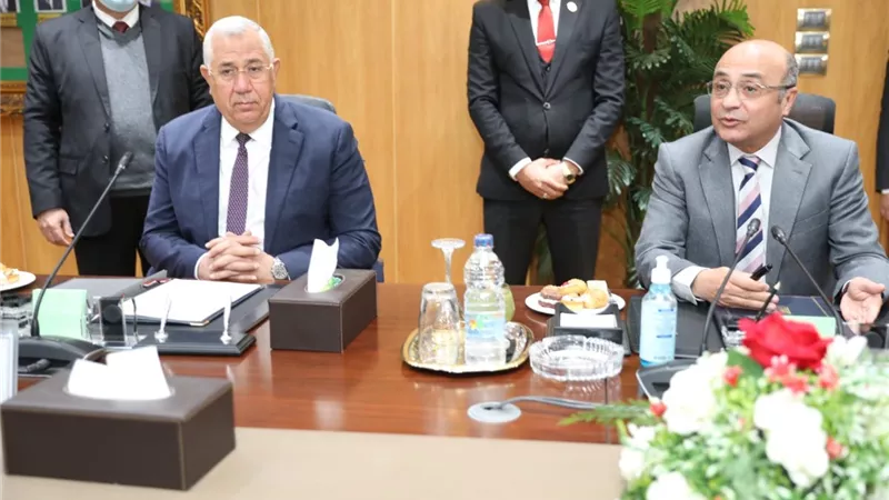 وزيرا العدل والزراعة يوقعان عقدًا لنقل أراضي ومباني لإقامة محكمة بالقناطر الخيرية