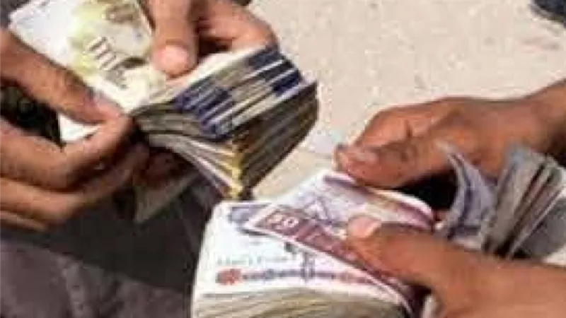 موظفا البترول استوليا على أموال وكلاء الشركة بزعم توفير كميات من