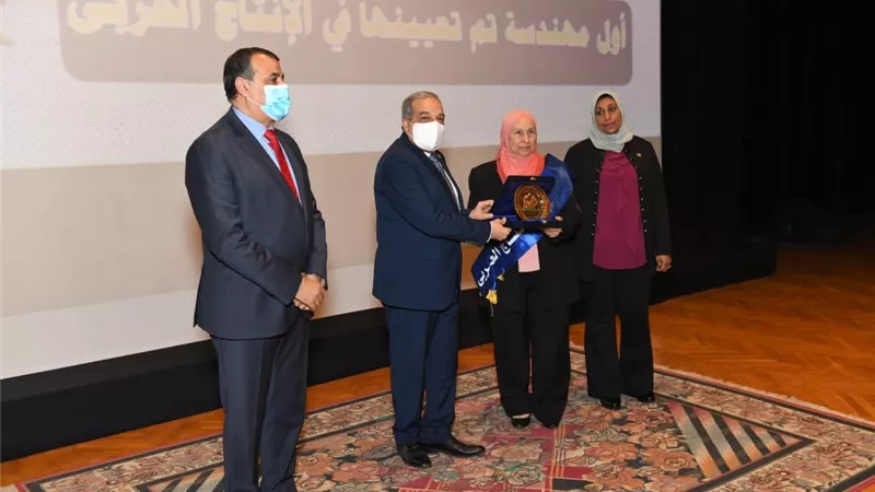 تكريم 21 أم مثالية على مستوى الإنتاج الحربي