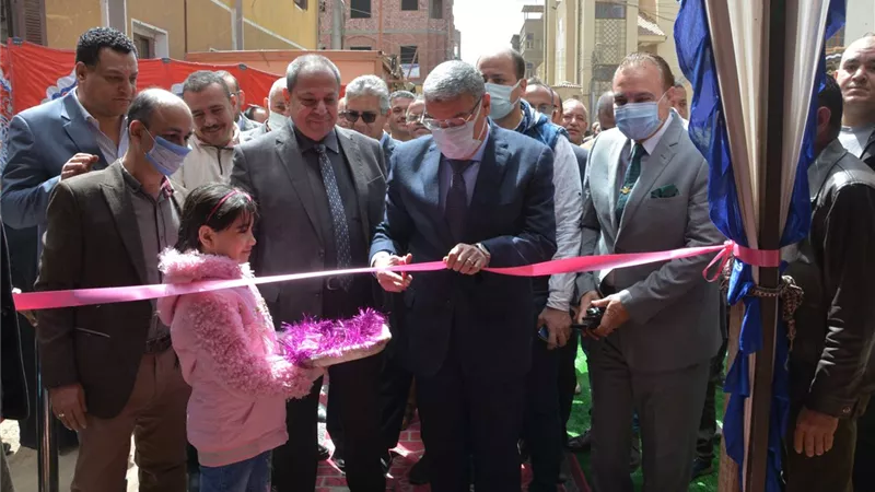 محافظ المنيا يفتتح معرض 
