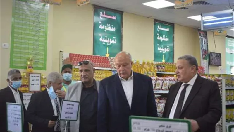 سكرتير عام البحر الأحمر يفتتح معرض السلع الغذائية 