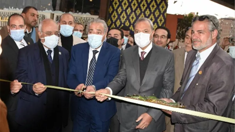 المصيلحى والهجان يفتتحان معرض أهلا رمضان فى