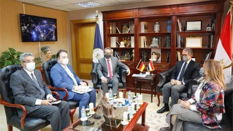 «العناني» يستقبل سفير ألمانيا بالقاهرة لبحث سبل التعاون المشترك في مجال العمل السياحي والأثري