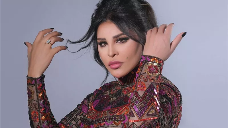 أحلام تنفعل على المعجبين في حفل الموريكس دور