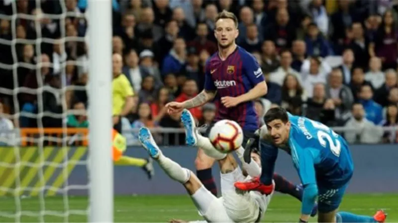 الشوط الأول .. برشلونة يكتفى بهدفين فى شباك ريال مدريد
