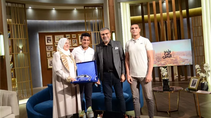 عمرو الليثى يُكرم الامهات المثاليات ببرنامج واحد من الناس.. فيديو