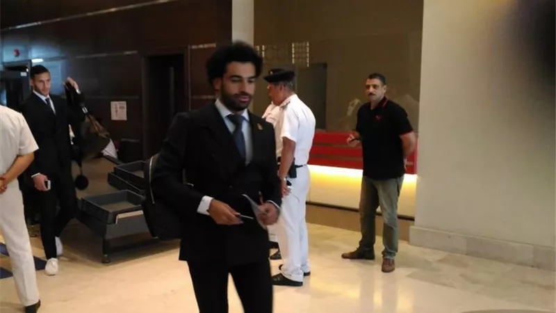 صلاح يصل القاهرة للإنضمام لمعسكر الفراعنة إستعداداً لمواجهة السنغال