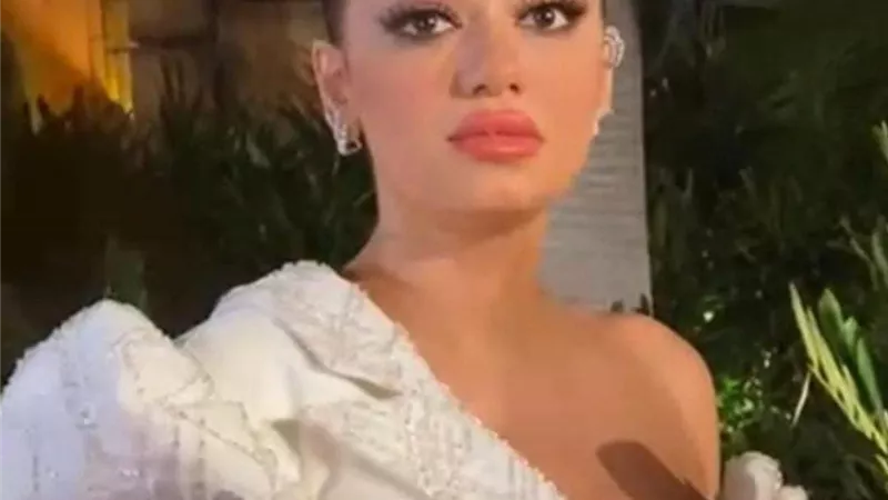 بالفيديو .. رحمة رياض تحرج أحد معجبيها 