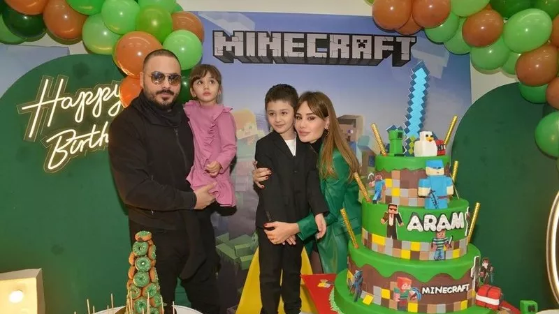 فى جو أسري.. رامي عياش وزوجته يحتفلان بعيد ميلاد ابنهما