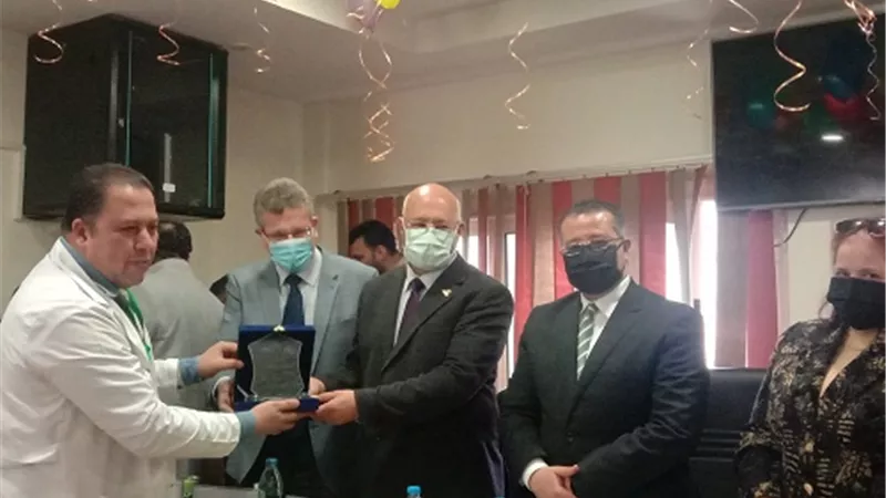 تقديرا للكوادر الطبية.. رئيس جامعة بنها يشهد احتفالية يوم الطبيب والتمريض